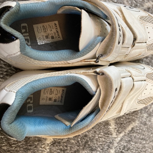 Giro cycle shoes w/ cleats indoor/outdoor Sz 6.5 - Picture 8 of 10